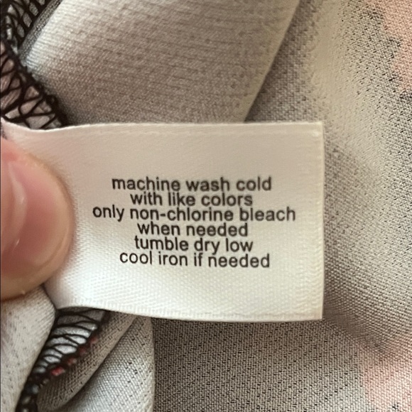 Lane Bryant Peplum Floral Black with Pinkish Red Accents Top V Neck | Size 18 - Picture 13 of 13